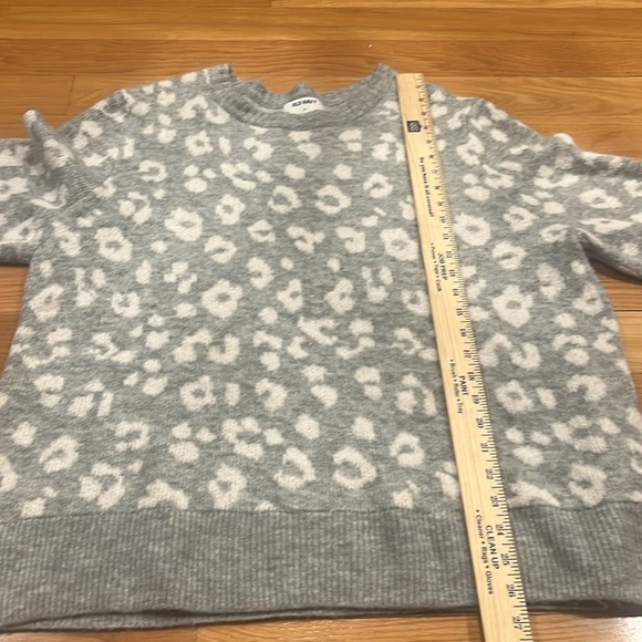 Old Navy women’s gray/ white animal print sweater size XXlarge. - Picture 5 of 7